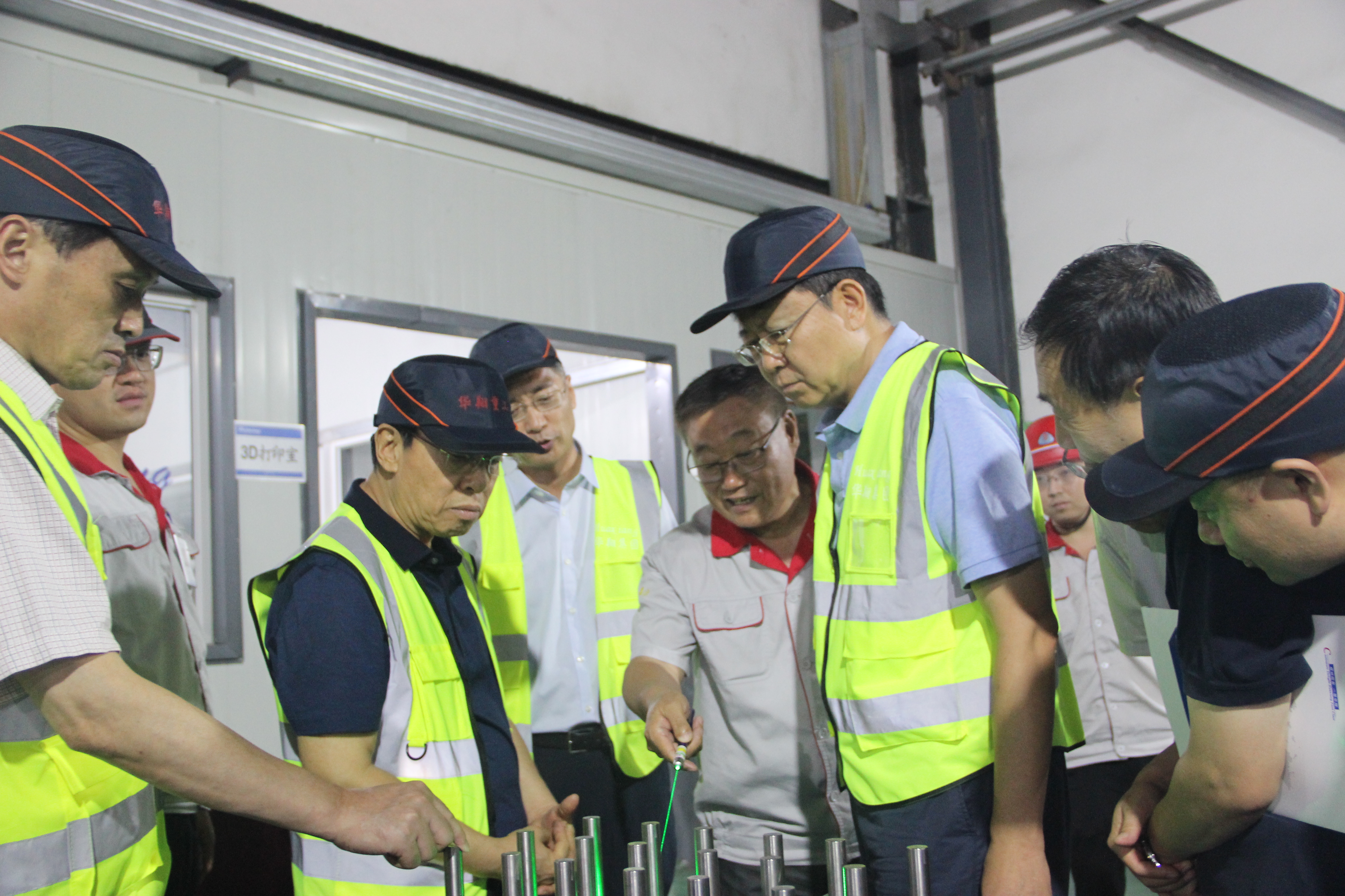 山西省人民政府原副省長、中國生產力學會會長、山西省資源型經濟轉型促進會總顧問牛仁亮一行蒞臨我司調研