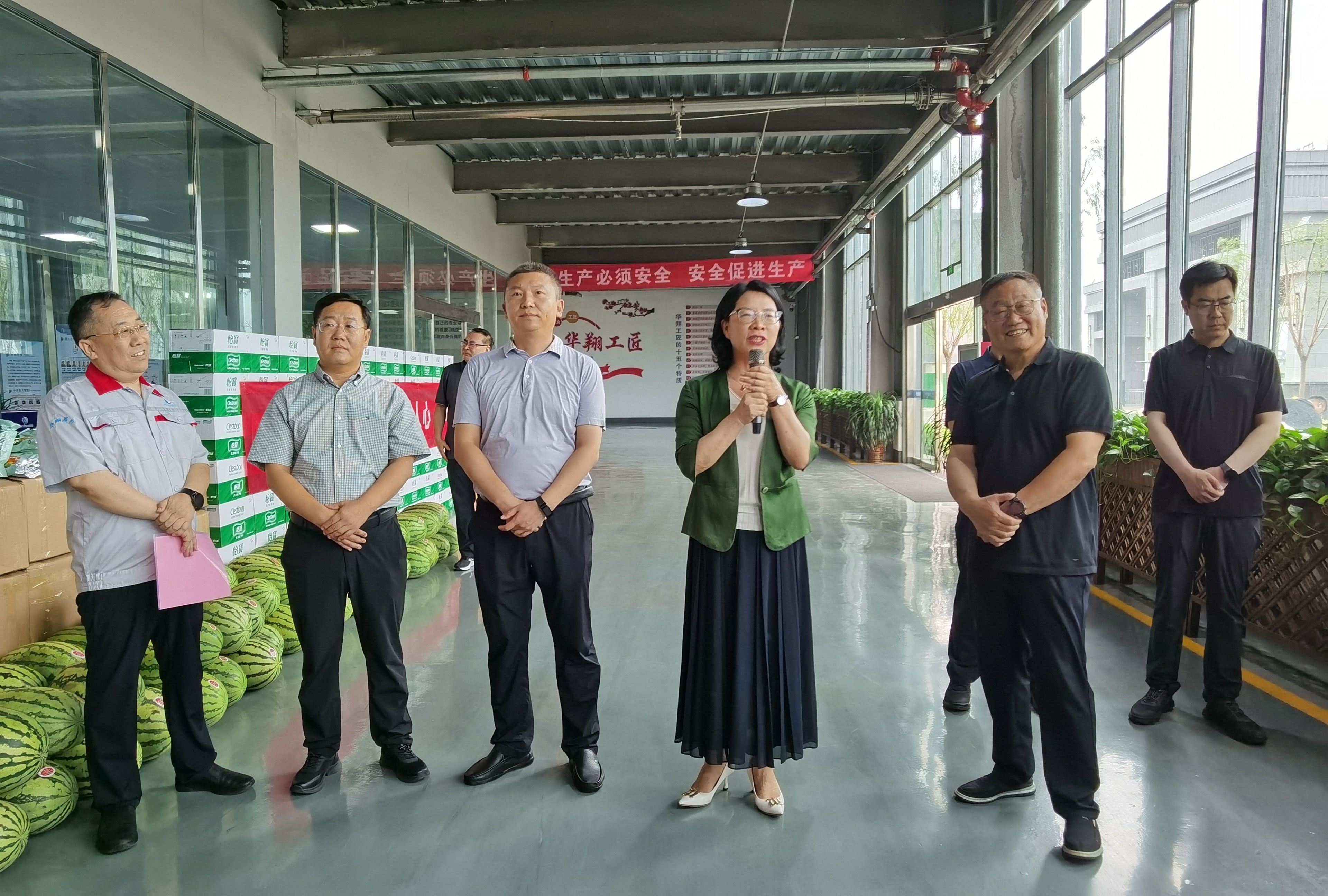 清涼慰問暖人心、凝心聚力鼓干勁