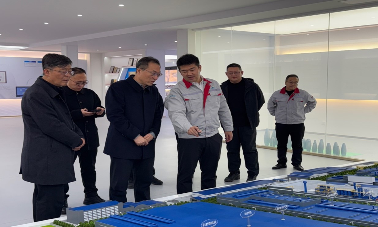 臨汾經(jīng)濟(jì)開發(fā)區(qū)黨工委書記、管委會(huì)主任白建成一行深入華翔圣德曼新能源汽車零部件產(chǎn)業(yè)園調(diào)研