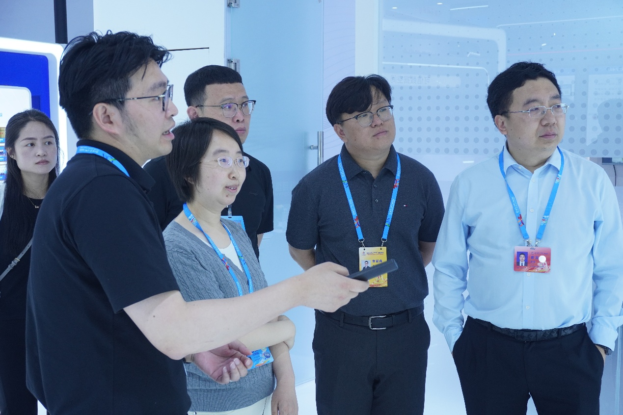 華翔智聯(lián)重磅亮相中國數(shù)字峰會：以“產業(yè)深知+數(shù)字技術”雙輪驅動，深度賦能智能制造